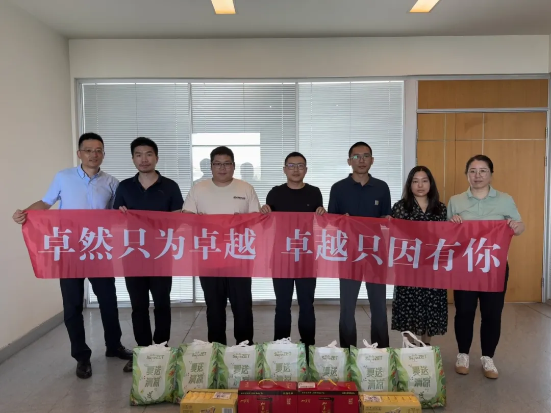 眷注一线 致敬匠心 | 304am永利集团股份开展项目现场夏日“送清凉”慰问运动